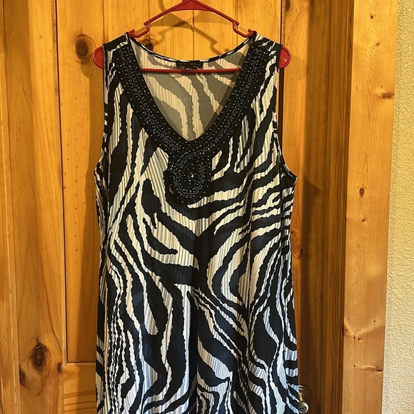 Jennie & Marlis Blue and White Zebra Print Beaded Women's Top - Picture 2 of 8